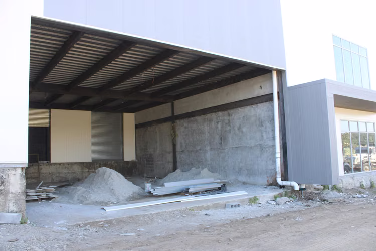 VENTA DE GALERA EN MILLA 8  - PARQUE INDUSTRIAL - Imagen 2