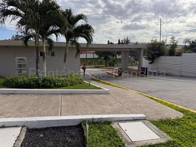 Apartamento en Venta en Villa Lucre. 27-1541.