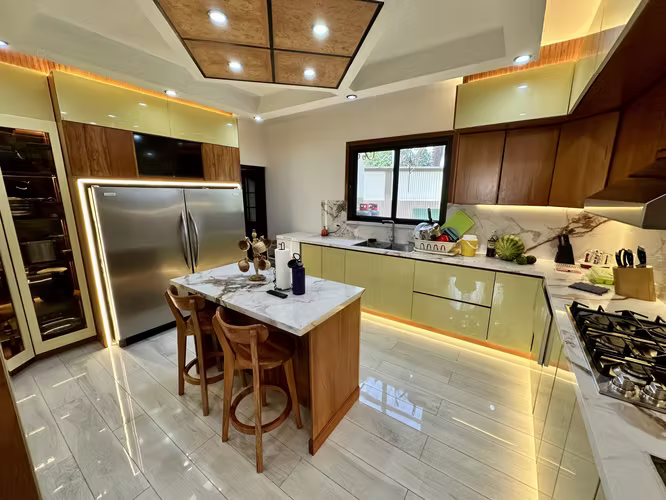 Se vende casa de 3 niveles en Altos de Panama