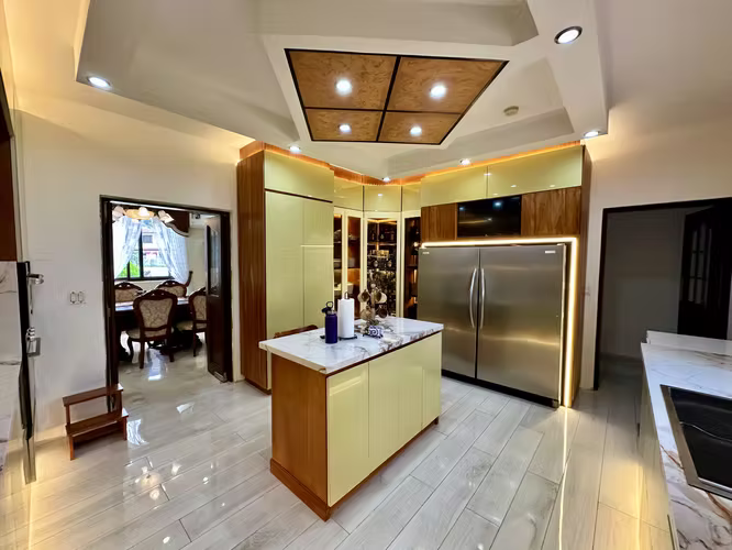 Se vende casa de 3 niveles en Altos de Panama