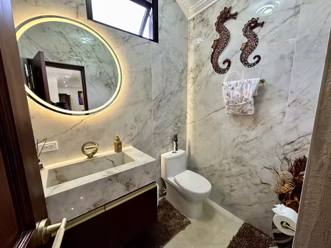 Se vende casa de 3 niveles en Altos de Panama