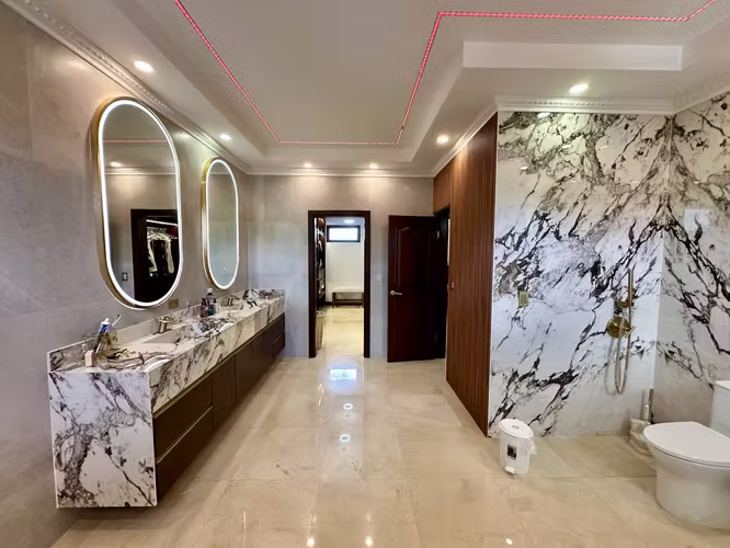 Se vende casa de 3 niveles en Altos de Panama
