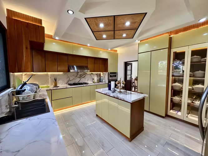 Se vende casa de 3 niveles en Altos de Panama