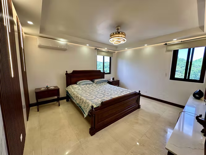 Se vende casa de 3 niveles en Altos de Panama