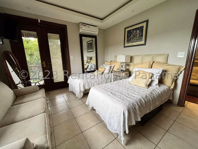 Venta Casa Altos del Golf - YD