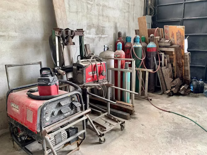Venta de Galera en zona Industrial en Versalles 27*1675Mfk - Imagen 4