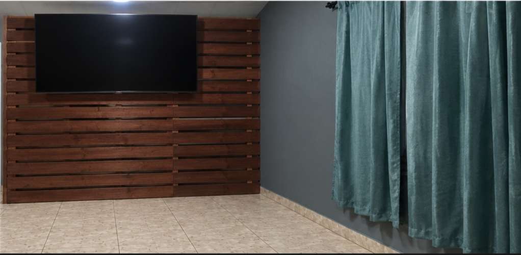 Se alquila cuarto estudio.
