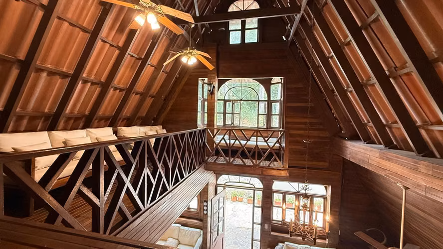 SE VENDE ACOGEDORA CASA CON VISTA EN LOS ALTOS DE CERRO AZUL - Imagen 13