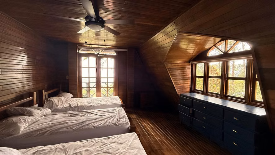 SE VENDE ACOGEDORA CASA CON VISTA EN LOS ALTOS DE CERRO AZUL - Imagen 11