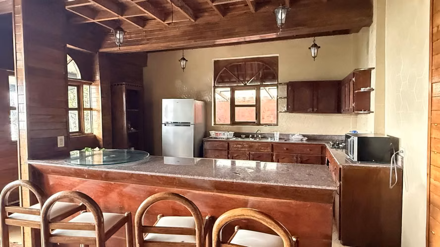 SE VENDE ACOGEDORA CASA CON VISTA EN LOS ALTOS DE CERRO AZUL - Imagen 7