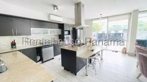 Alquiler de Casa con 554m2 en Costa Sur Costa Esmeralda 27-983SR
