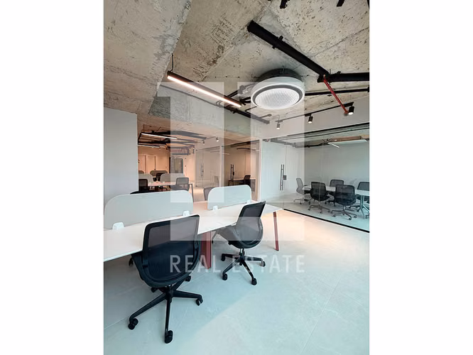 Se Alquila Oficina de 115m2 en Financial Park