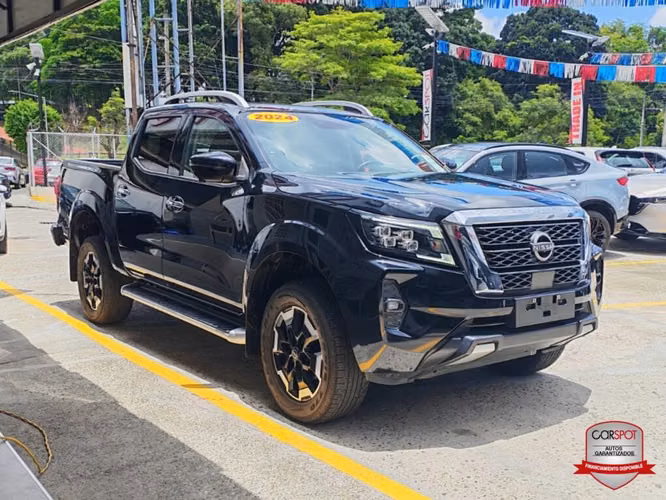 Nissan Frontier LE 2024 Automática EH9833 - Imagen 3