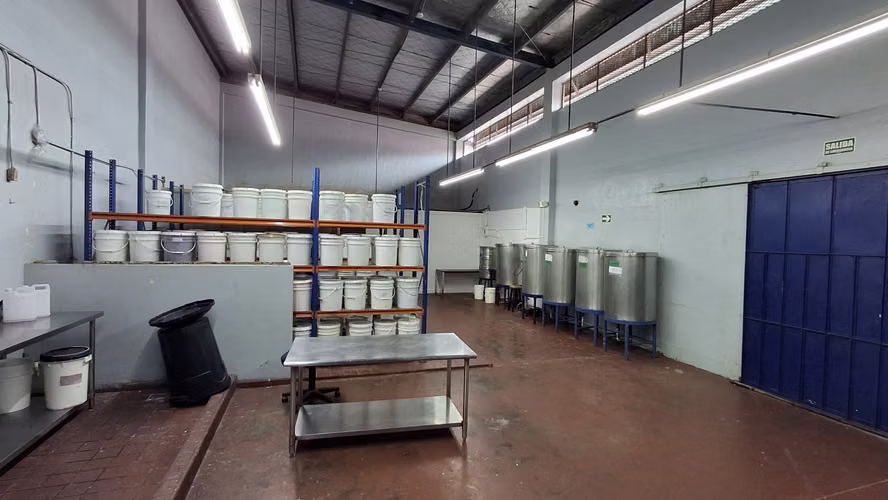 Galera en la Juan Pablo II. 759mts $650,000.00neg