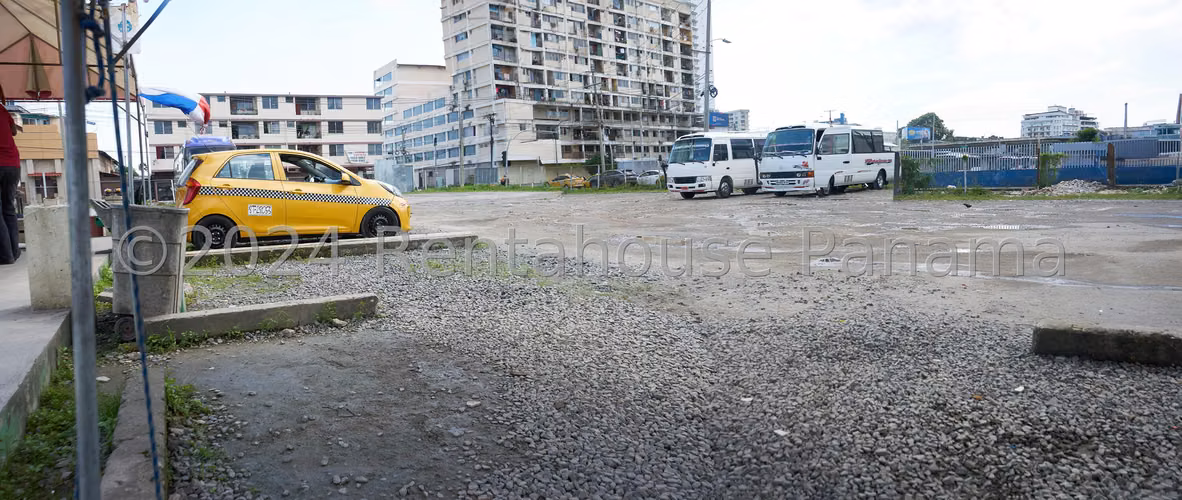 RR ALQUILER DE TERRENO EN AVENIDA BALBOA