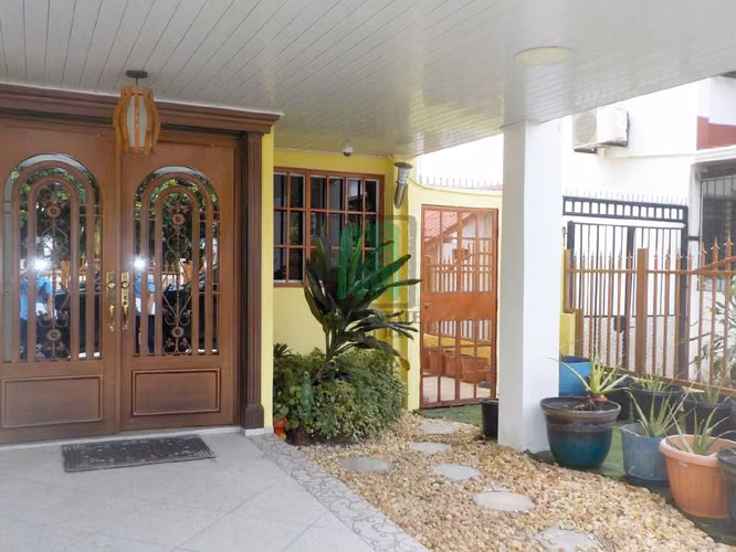 SE VENDE AMPLIA CASA DE DOS PISOS CON PATIO EN ALTOS DEL CHASE, EL DORADO, BETANIA