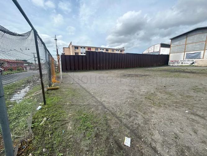 Venta de galera y terreno de 1,392 m² en Río Abajo - Imagen 10