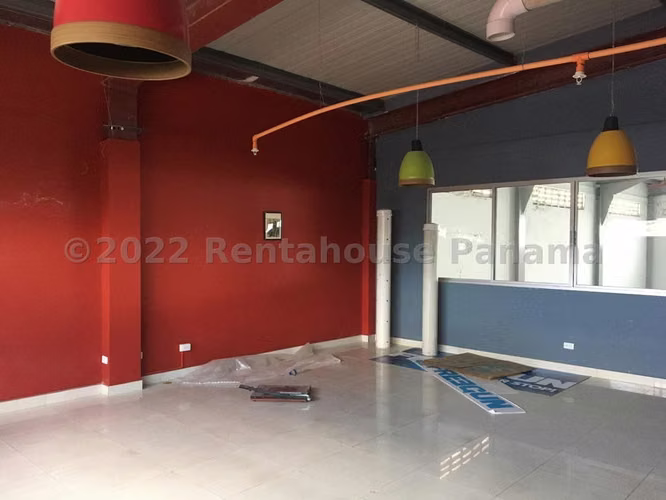 Venta de galera con oficinas en la 12 de Octubre