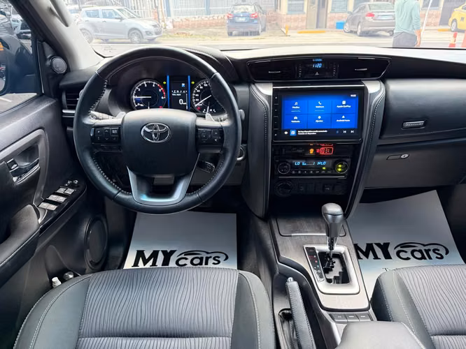 TOYOTA FORTUNER 2024 DIESEL 4X4  7 PASAJEROS - Imagen 10