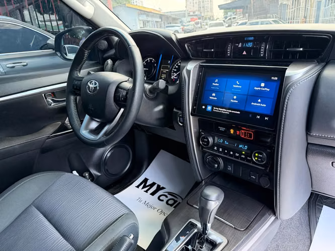 TOYOTA FORTUNER 2024 DIESEL 4X4  7 PASAJEROS - Imagen 12