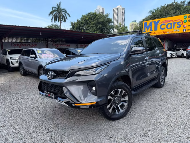 TOYOTA FORTUNER 2024 DIESEL 4X4  7 PASAJEROS