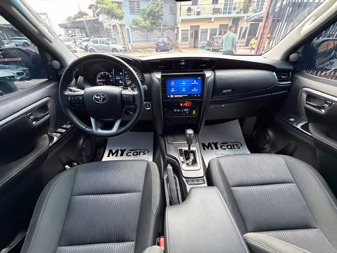TOYOTA FORTUNER 2024 DIESEL 4X4  7 PASAJEROS - Imagen 14