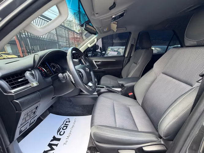 TOYOTA FORTUNER 2024 DIESEL 4X4  7 PASAJEROS - Imagen 13