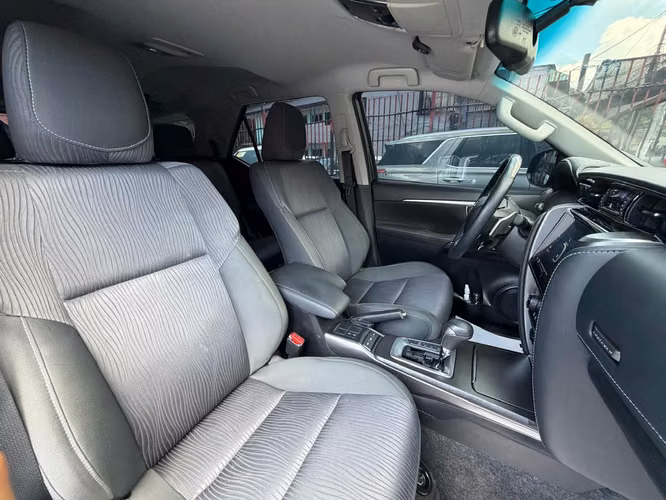 TOYOTA FORTUNER 2024 DIESEL 4X4  7 PASAJEROS - Imagen 11