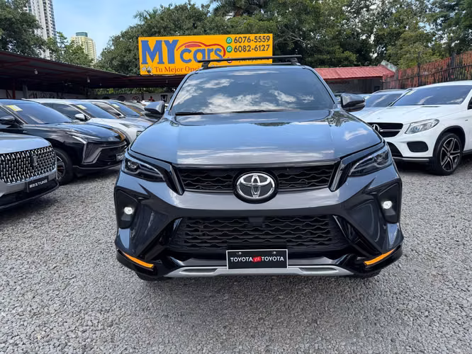 TOYOTA FORTUNER 2024 DIESEL 4X4  7 PASAJEROS - Imagen 2