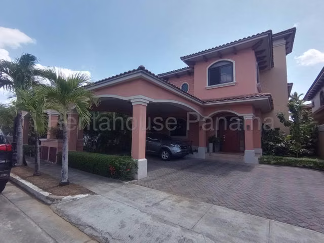 Venta de Casa en Costa Sur 27LBR1628