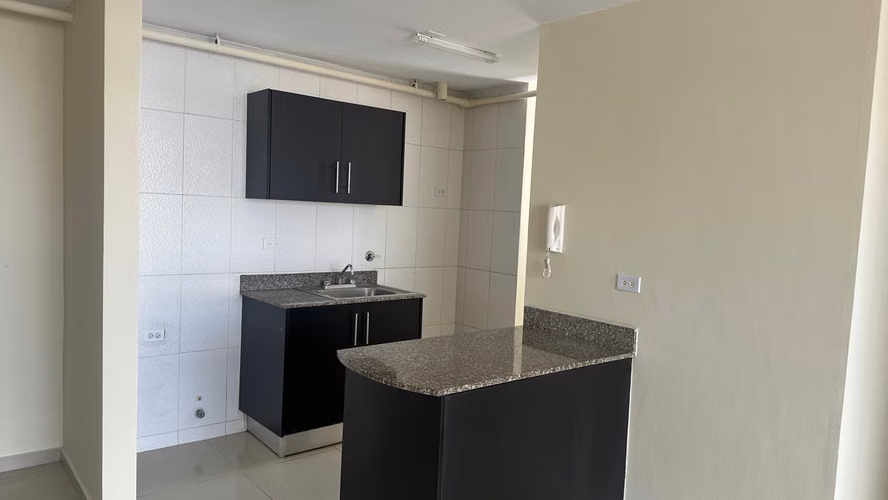 Alquilo Apartamento en Vía España - Imagen 2