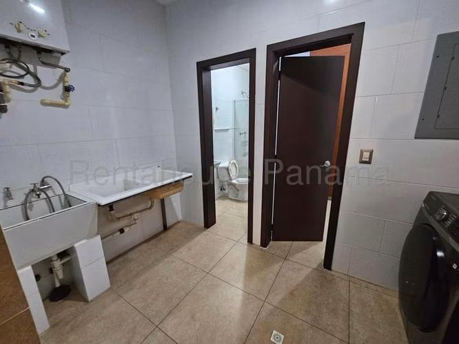 Casa de Dos Niveles en Venta en El Doral, Costa Sur. - Imagen 10
