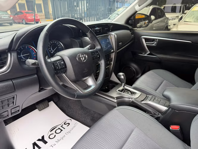 TOYOTA FORTUNER 2023 DIESEL 4X4  7 PASAJEROS - Imagen 11