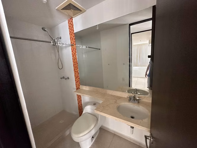 Alquiler en PH Alsacia, a lado de plaza GreenWood 2R, 2B, linea blanca!