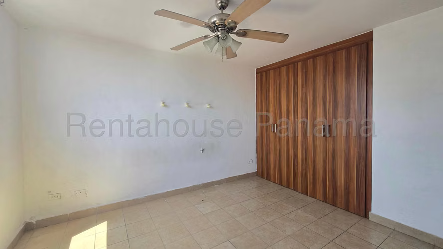 Apartamento en Venta en Parque Lefevre 27LDC1657