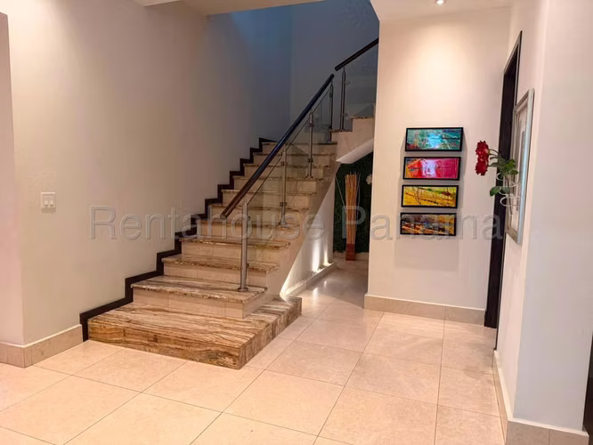 ALQUILO Casa de Lujo con Piscina y Ascensor  Res. Fairway, Santa Maria. - Imagen 5