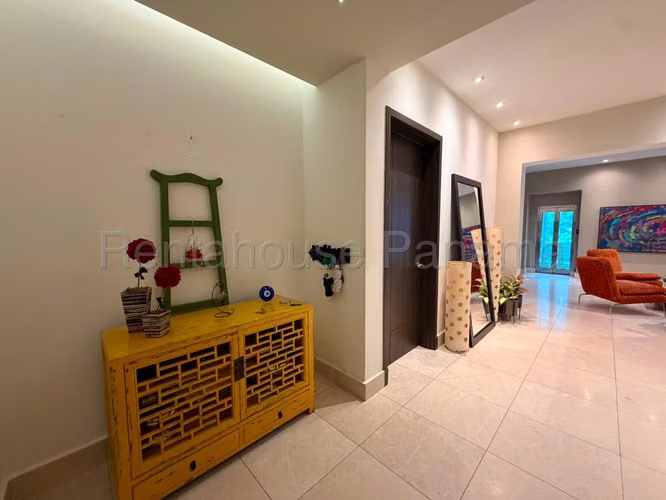 ALQUILO Casa de Lujo con Piscina y Ascensor  Res. Fairway, Santa Maria. - Imagen 8