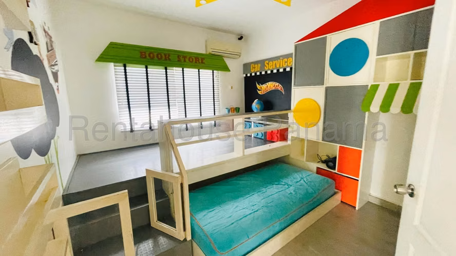 Venta de casa remodelada y con piscina en PH Fuente del Fresno, Altos de Panama - Imagen 11