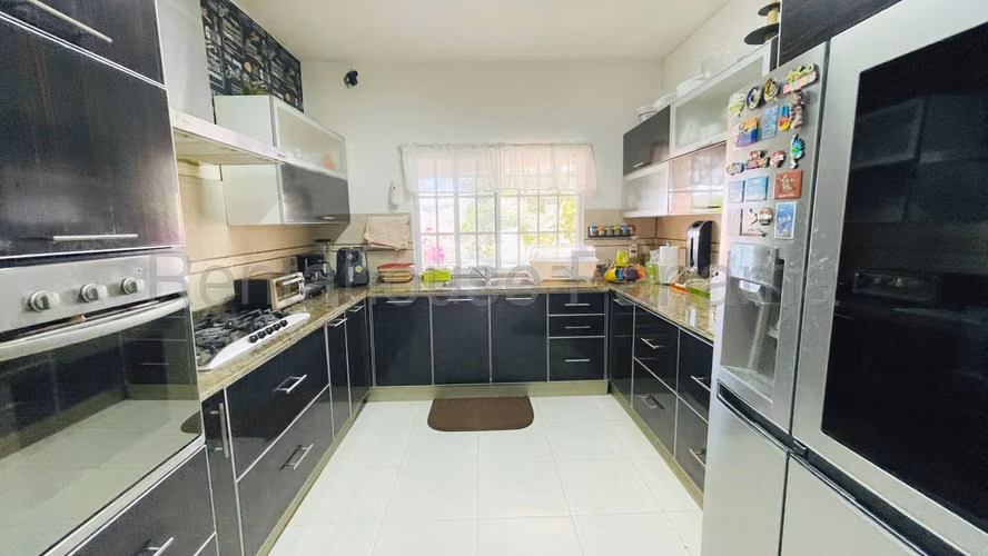 Venta de casa remodelada y con piscina en PH Fuente del Fresno, Altos de Panama - Imagen 10