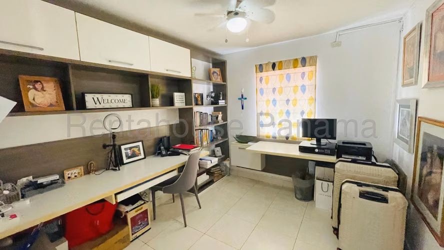 Venta de casa remodelada y con piscina en PH Fuente del Fresno, Altos de Panama - Imagen 15