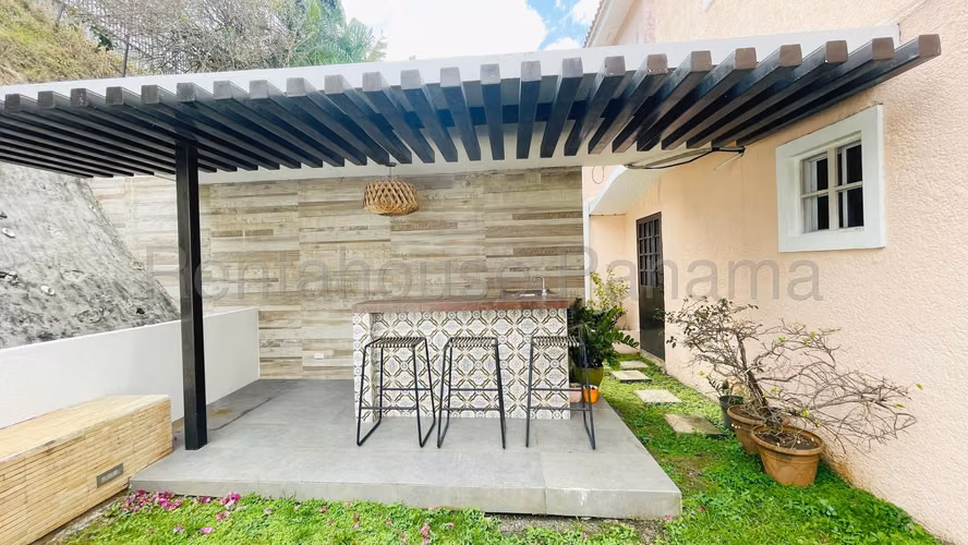 Venta de casa remodelada y con piscina en PH Fuente del Fresno, Altos de Panama - Imagen 8