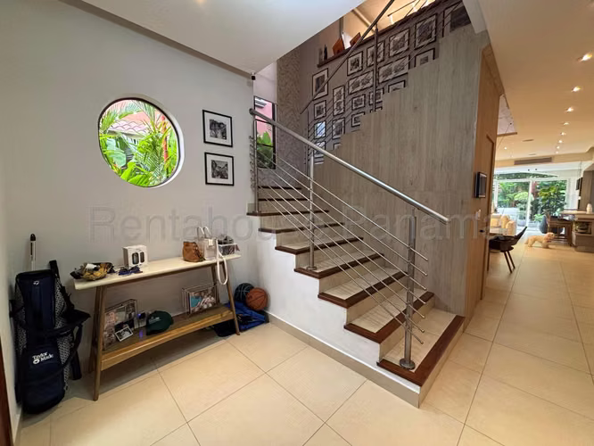 Alquiler de Casa de dos niveles en Costa Sur 26*3783Mfk - Imagen 2