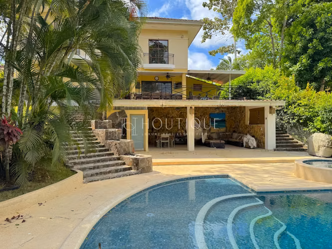 Venta de Residencia Exclusiva en Camino de Cruces