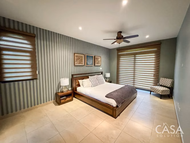 Fabuloso Dúplex en Venta en Lucero – En un Solo Nivel con Dos Suites Principales - Imagen 13