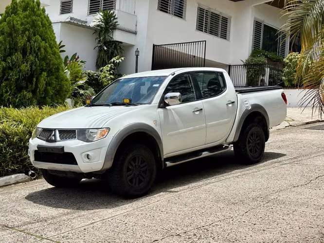 Mitsubishi L200 Automático 4x4