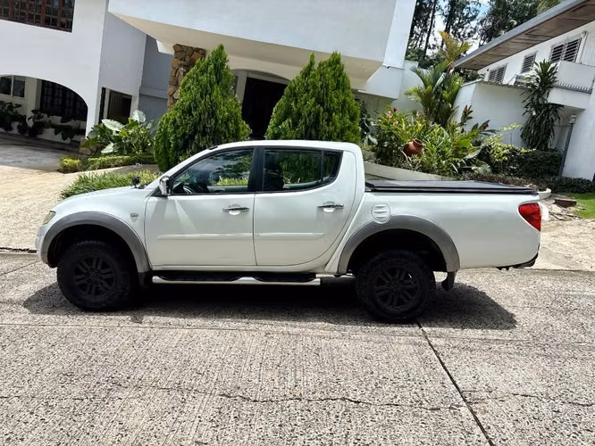 Mitsubishi L200 Automático 4x4 - Imagen 6