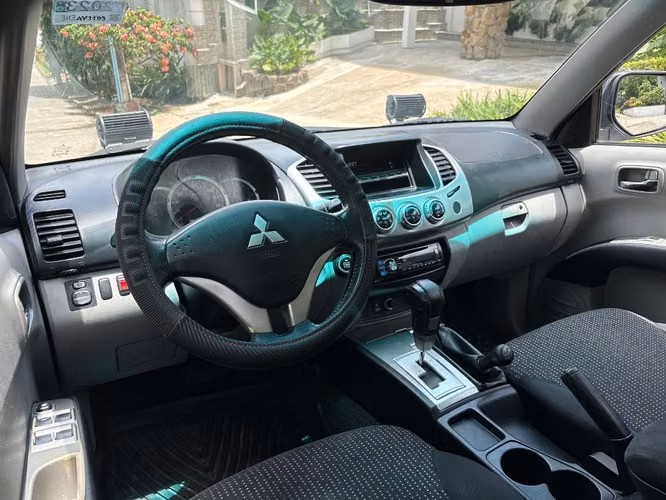 Mitsubishi L200 Automático 4x4 - Imagen 3