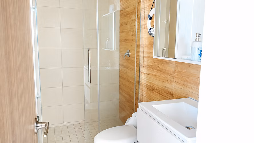 Apartamento de Playa Amueblado de Dos Recámaras a Precio de Oportunidad en Royal Palm