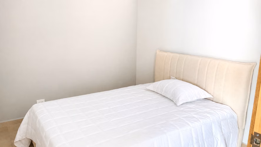 Apartamento de Playa Amueblado de Dos Recámaras a Precio de Oportunidad en Royal Palm