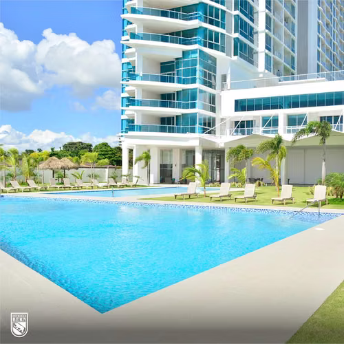 Apartamento de Playa Amueblado de Dos Recámaras a Precio de Oportunidad en Royal Palm